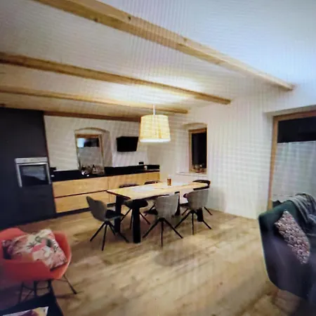 아파트 Cozy And Charming In 쿠르마예